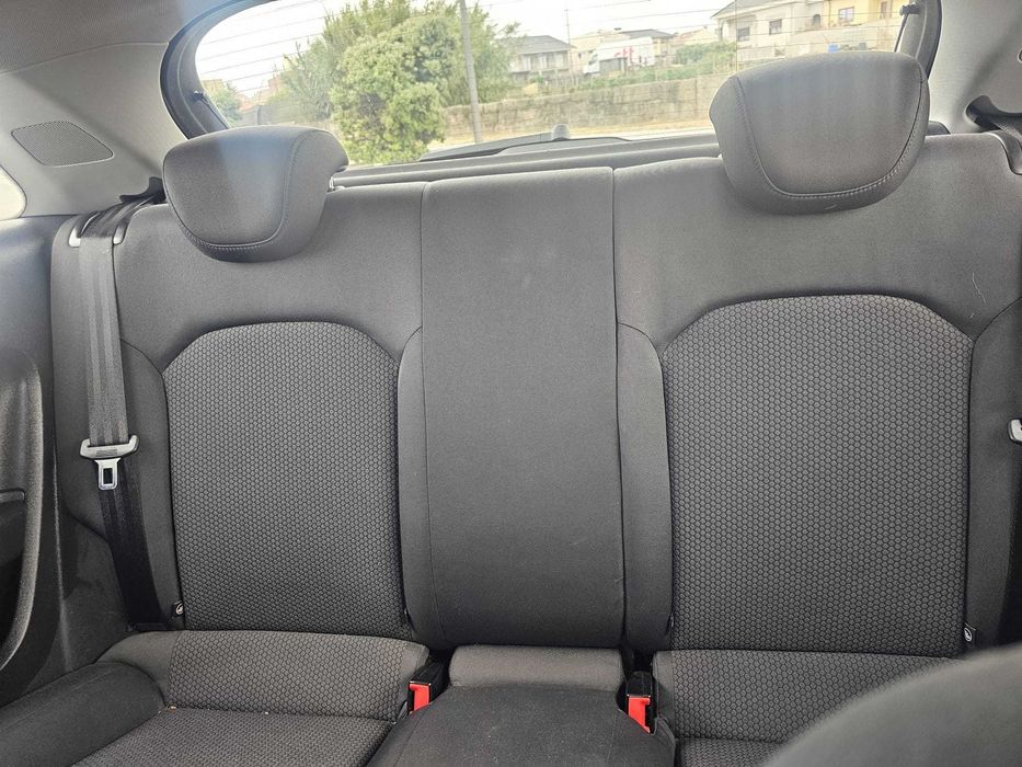 Vende-se Audi A1 - S Line- Viatura económica