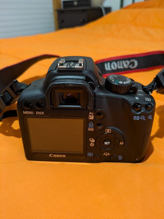 Máquina fotográfica canon D1000