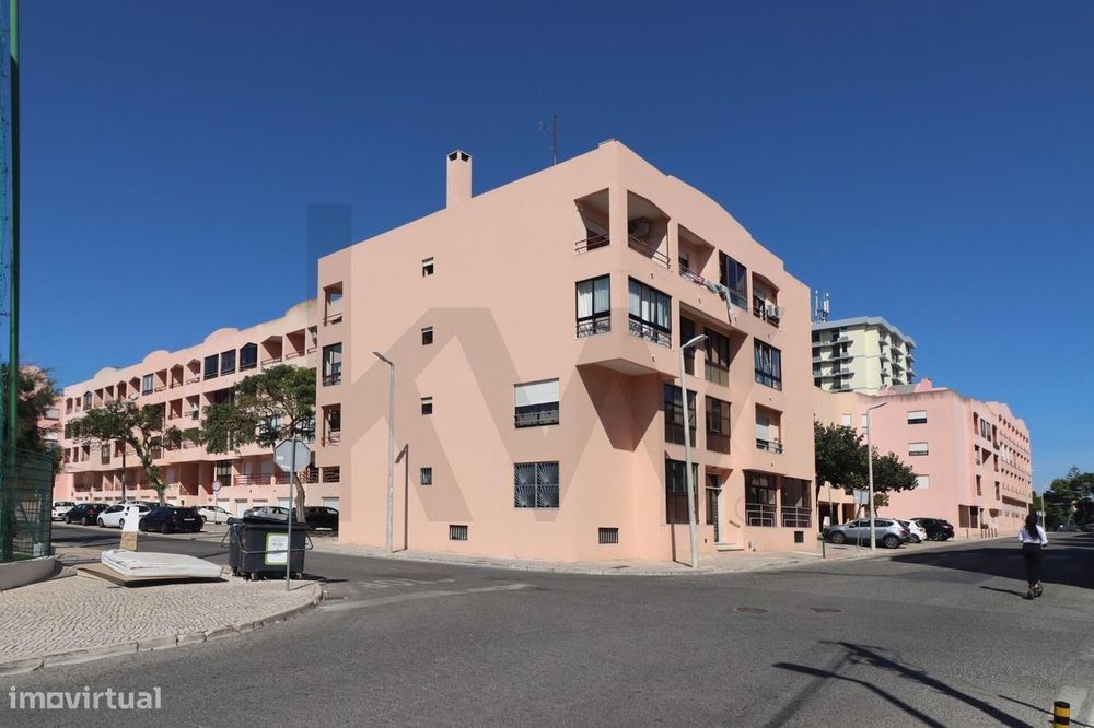 Apartamento T2 Totalmente Remodelado na Quinta do Rosário/Costa da Gui