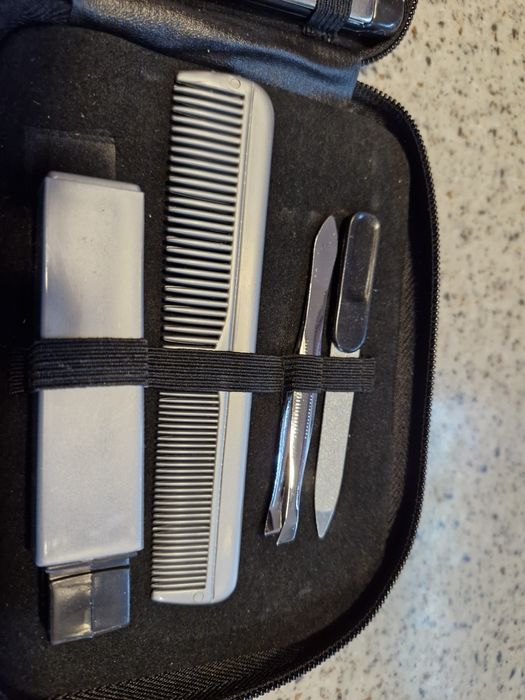 Дорожній чоловічий набір.