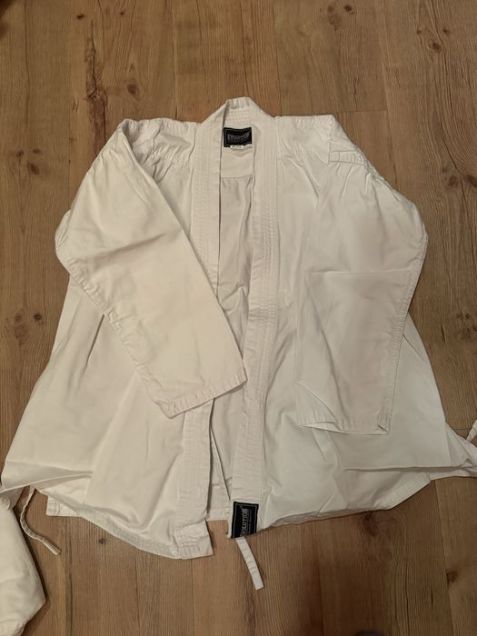Kimono marki Evolution rozmiar 150 i pasy