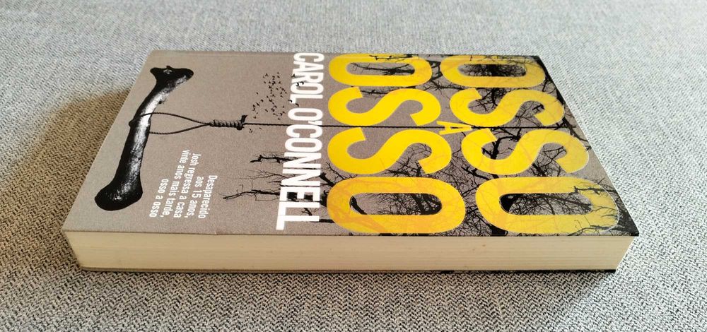Livro "Osso a osso" Carol O'Connell