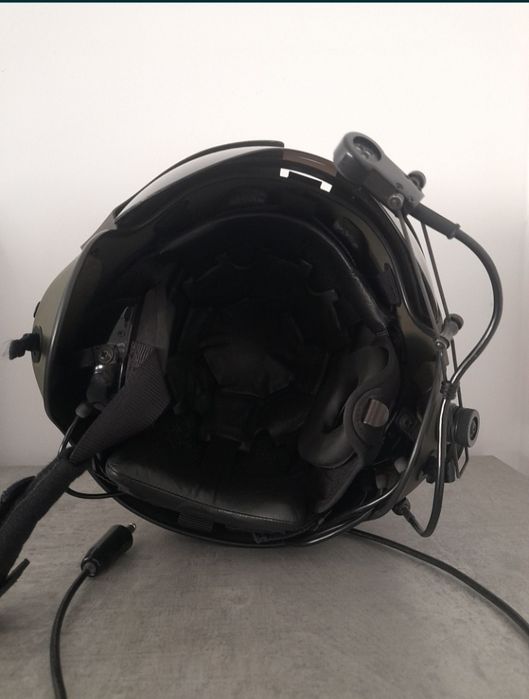 Wojskowy hełm pilota śmigłowca