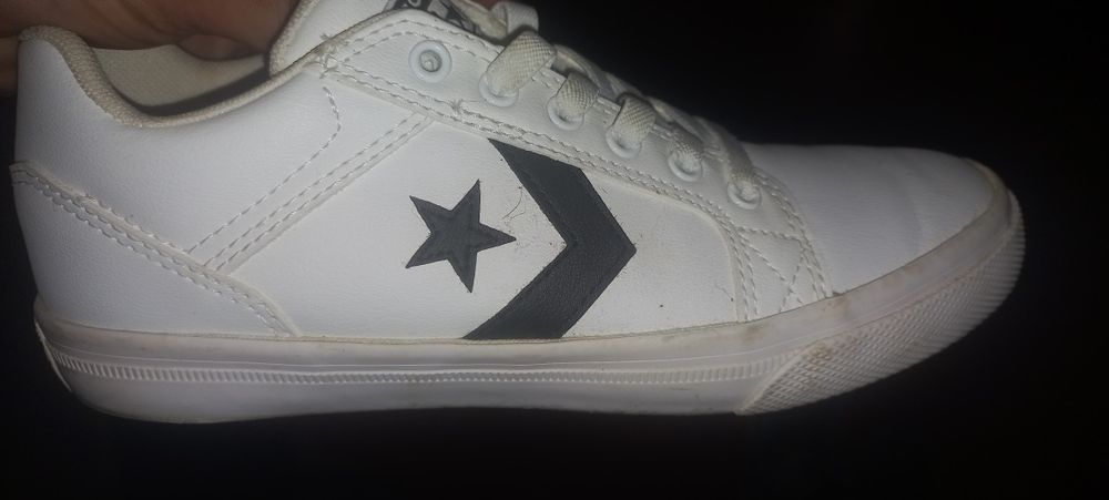 Vendo tenis praticamente novos