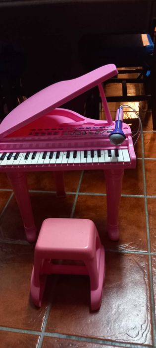 Piano brinquedo da marca BRUIN