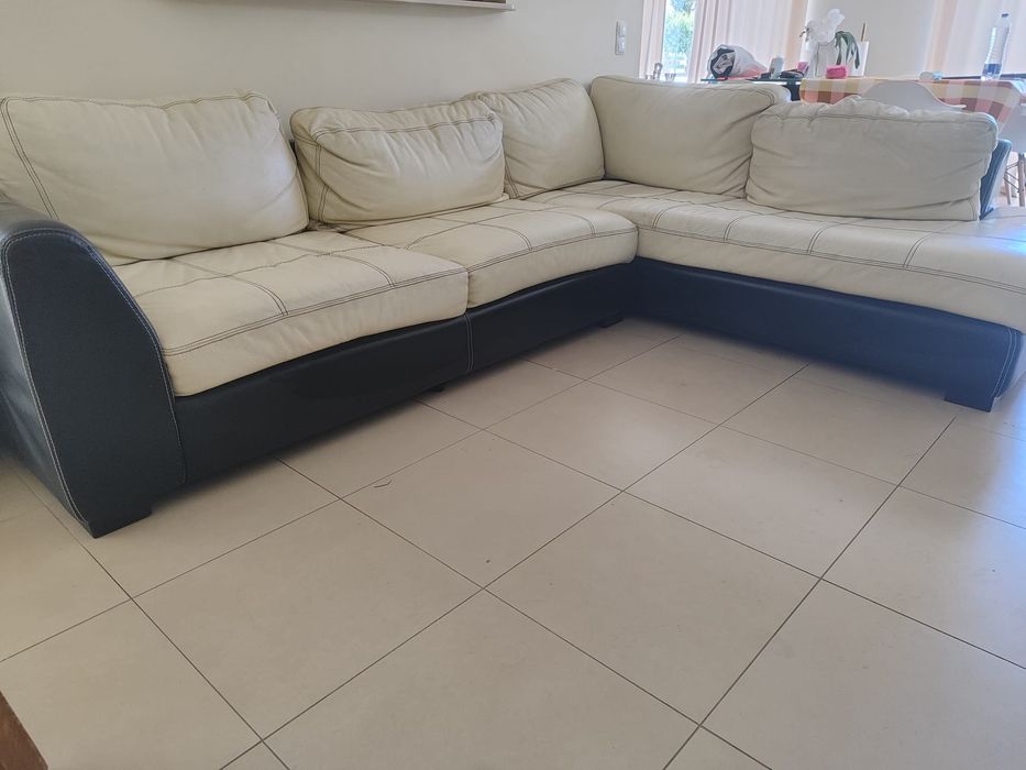 Sofá chaise long em pele. Sofá de grande dimensão