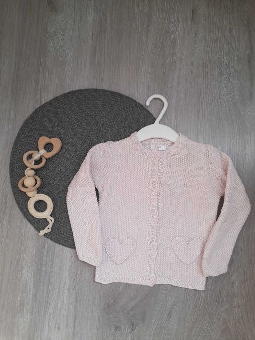 Sweter sweterek dziewczęcy serduszka pudrowy róż 86