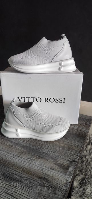 SALE ДВІ ПАРИ ПО 500. Кросівки літо. Vitto Rossi. Нові. Для дівчат.
