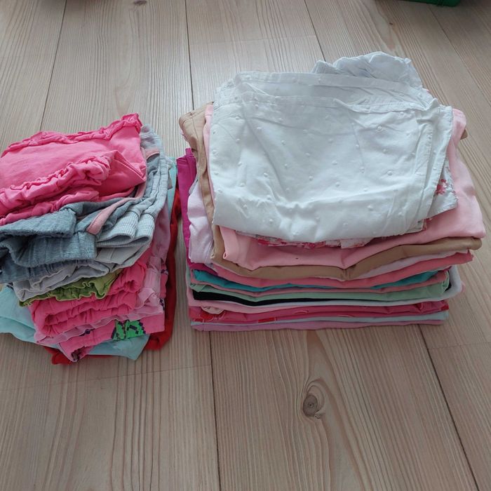 Paka ubranek letnich dla dziewczynki w rozmiarze 104