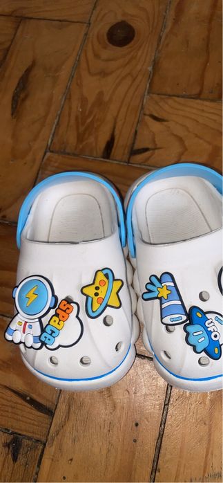 Crocs space crianca