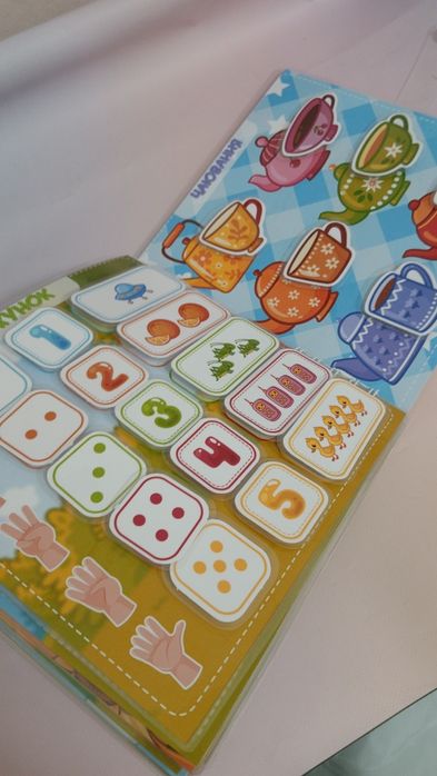 Перша книга малюка на липучках