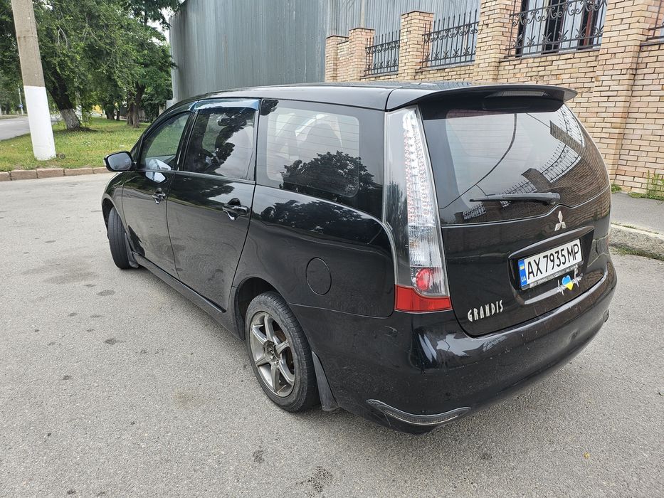 Продам или обменяю Mitsubishi grandis 7 мест