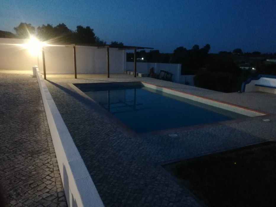 Quinta em sitio idílico e soalheiro. Grande terreno agrícola e rural.