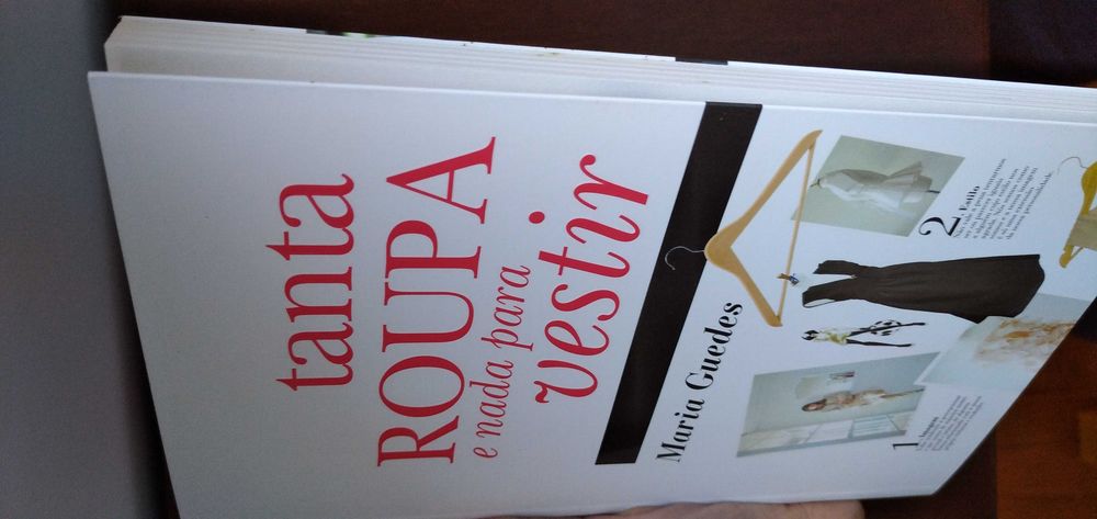 Tanta Roupa e Nada para Vestir - Maria Guedes