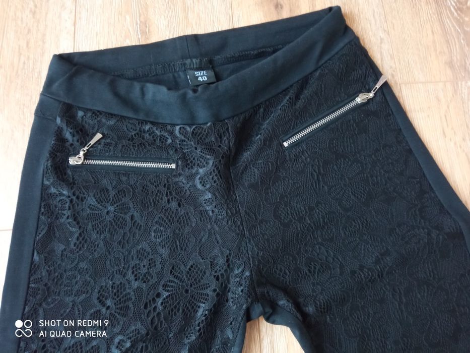 Spodnie czarne z koronką