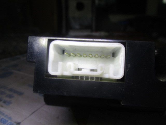 Botão / interruptor desembaciador vidro trás TOYOTA Avensis Wagon (_T2