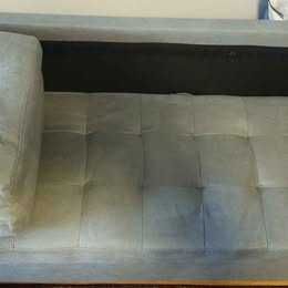 Sofá de 3 lugares acolchoado