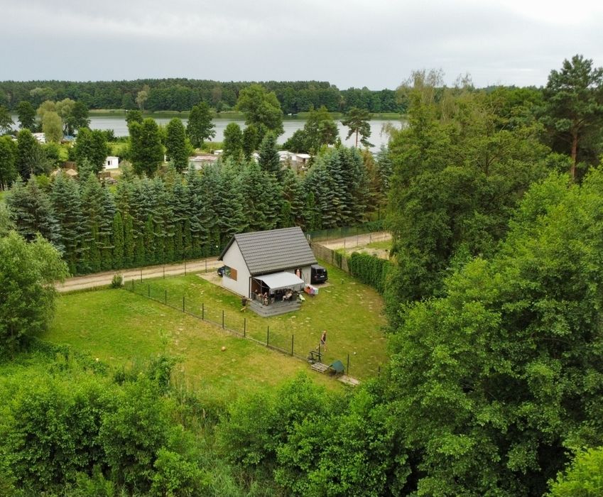 Wynajmę przytulny domek nad samym jeziorem.