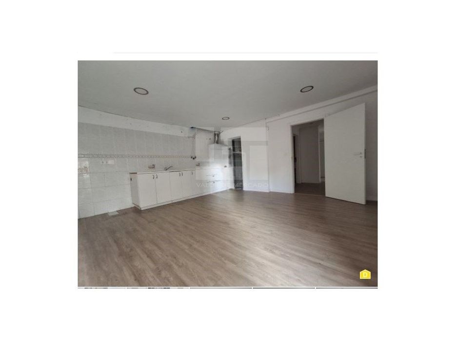 T3 Apartment Located in Ramada, Municipality of Odivelas