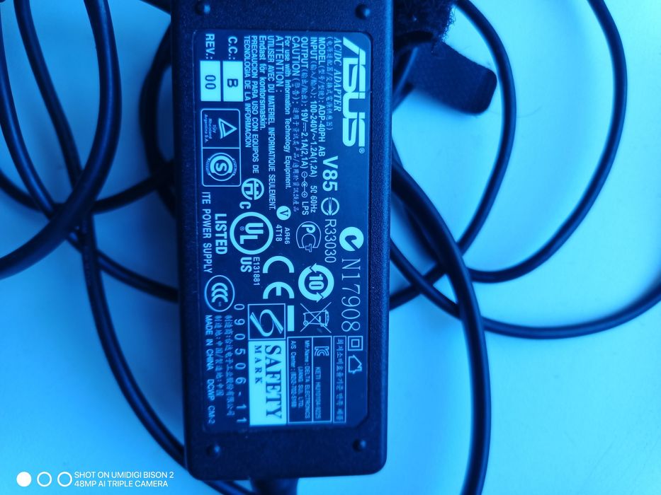 Продам два зарядныхдля ноутбука ASUS