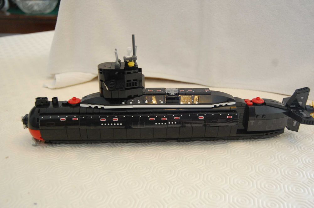 Submarino construído em blocos de contrução tipo Lego