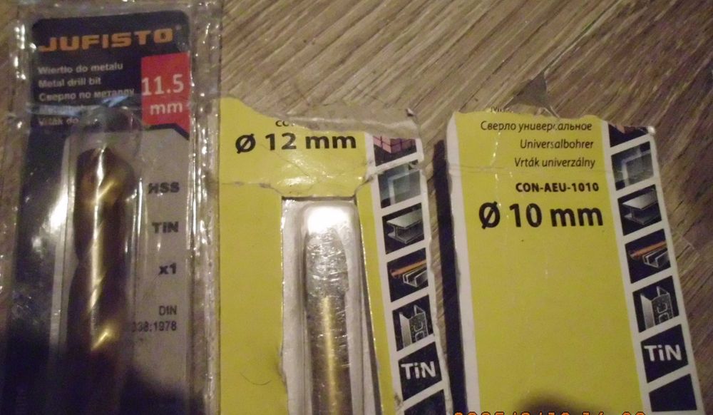 całość  wiertła 7szt.drewno bity24szt. wiertła , palnik .