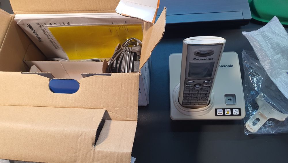 Стаціонарний бездротовий телефон Panasonic KX-TG8207UA з АОНом.