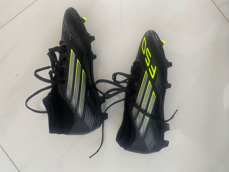 Chuteira Adidas f50 novas