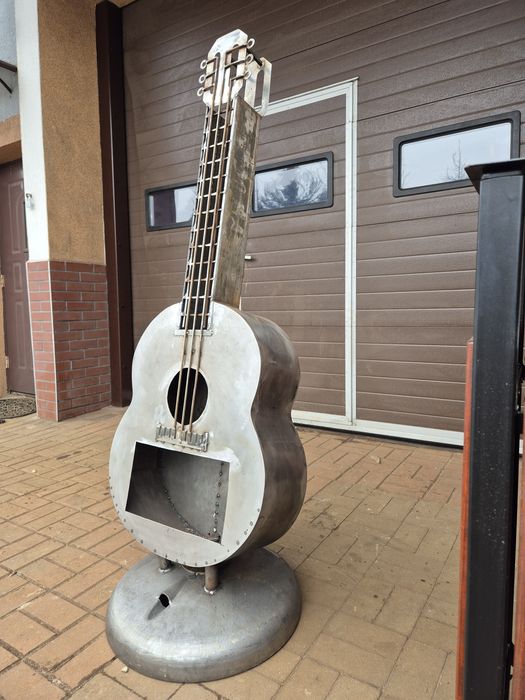 Solidne  ,masywne palenisko -gitara