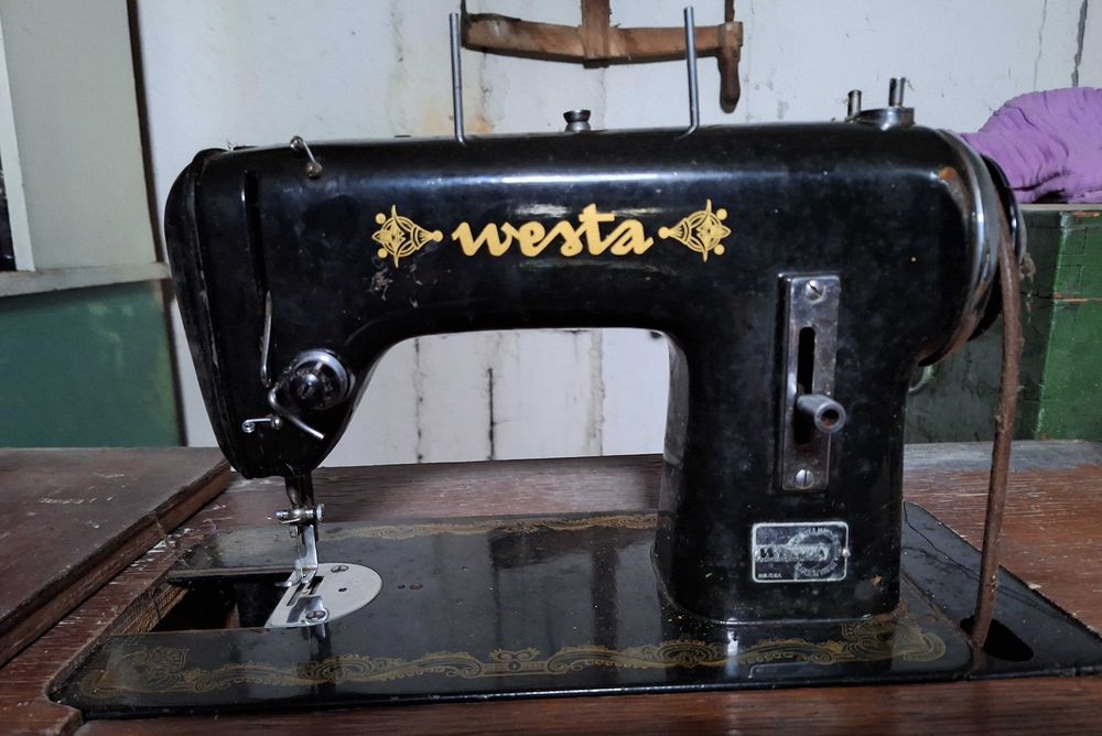 stara maszyna do szycia Westa