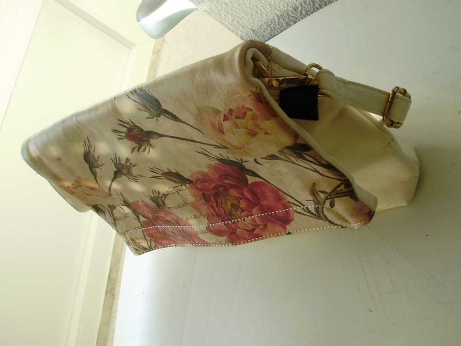 Mala de jovem ou senhora