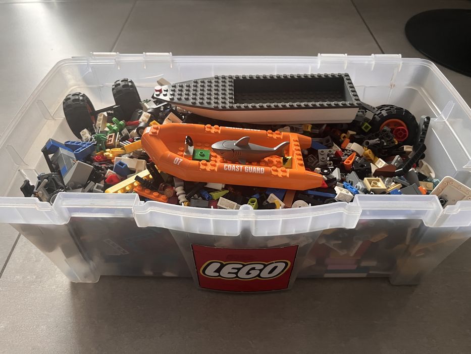 Sprzedam oryginalne klocki Lego.