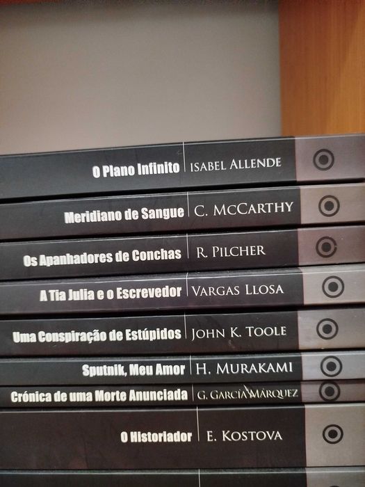 Livros, impecáveis