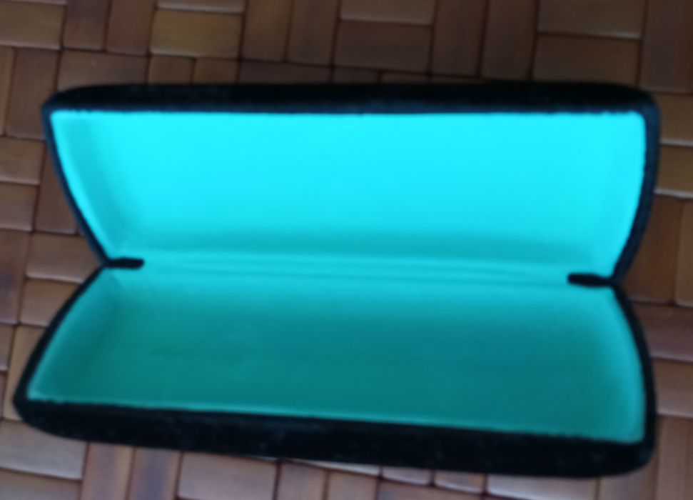 Aksamitne etui do okularów