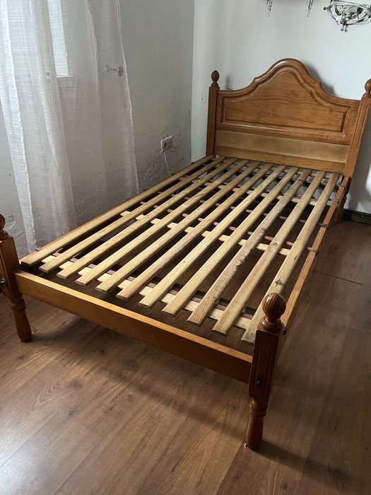 Camas em madeira