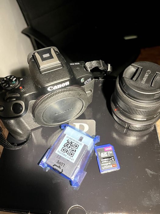 Câmara Mirrorless Canon EOS R50 + Objetiva RF-S 18-45mm F4.5-6.3 IS STM + Cartão SD + Bateria adicional