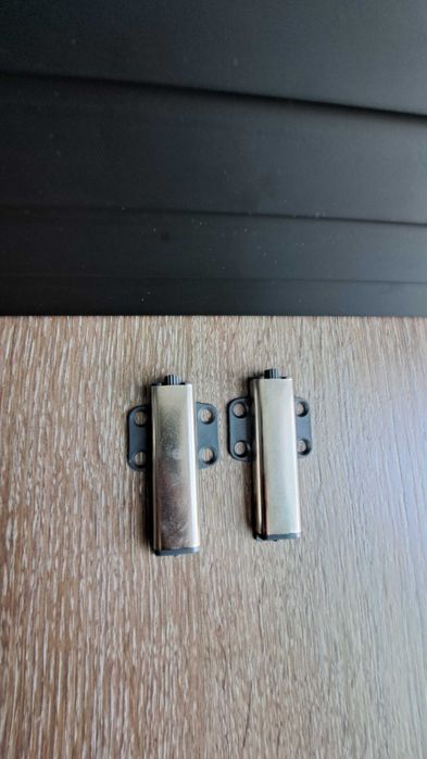 2 portas STUDSVIKEN para estrutura BESTA