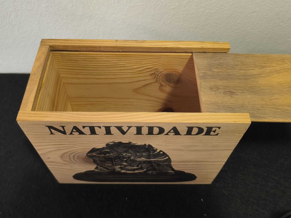 Escultura Natividade, em bronze, do escultor Jorge Coelho