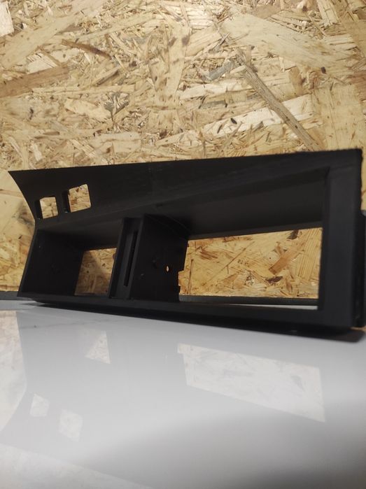 Moldura central Mercedes 190