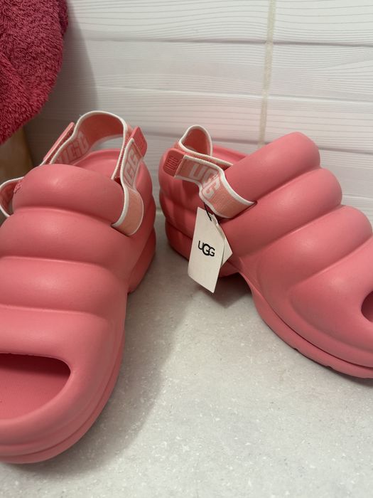 Босоніжки UGG, жіночі