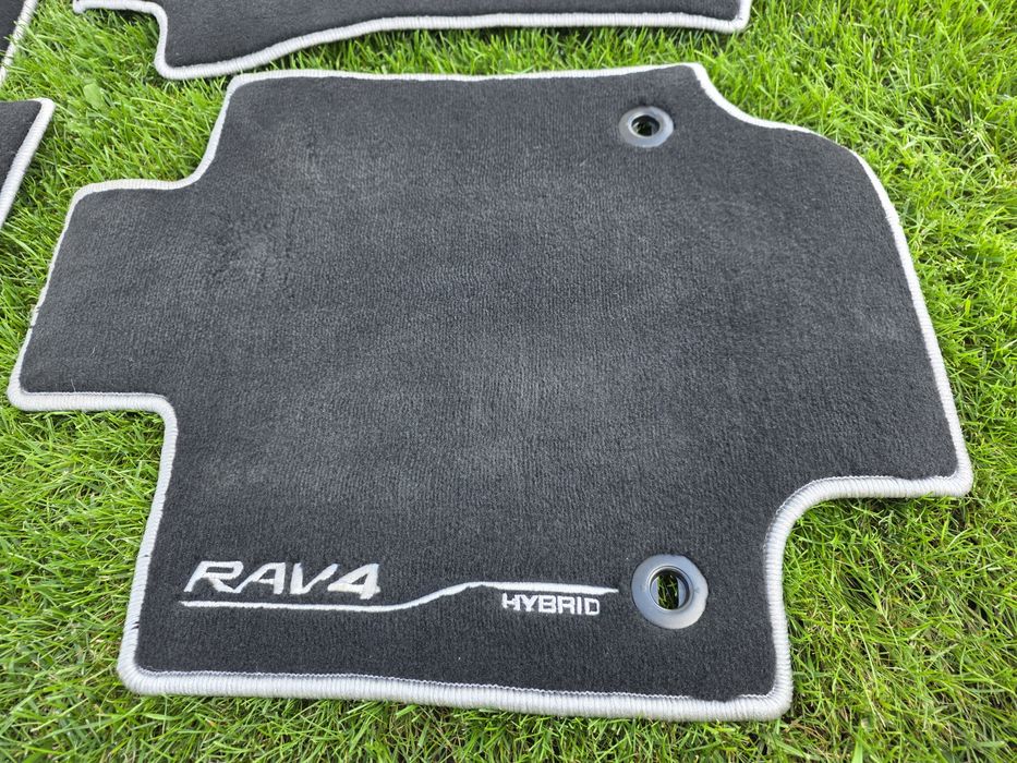 Oryginalne dywaniki welurowe Toyota RAV4 V Hybrid