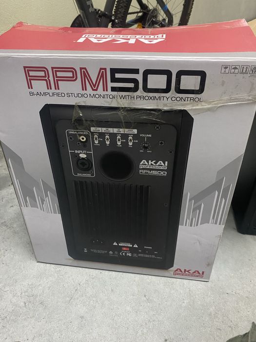 Dois AKAI RPM 500 Monitores de Estúdio, Preto