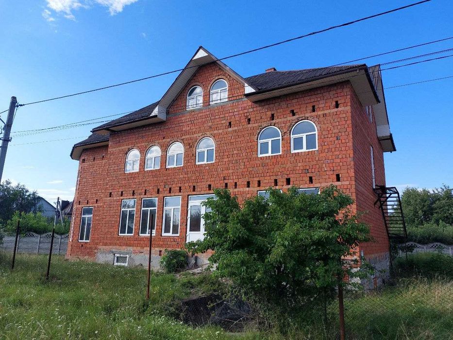 Будинок 2-пов. з мансардою, 400 м.кв., ділянка 8 сот., Новий Киселів