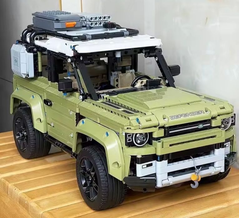 Land Rover Defender 2573 szt klocków, Model 42110