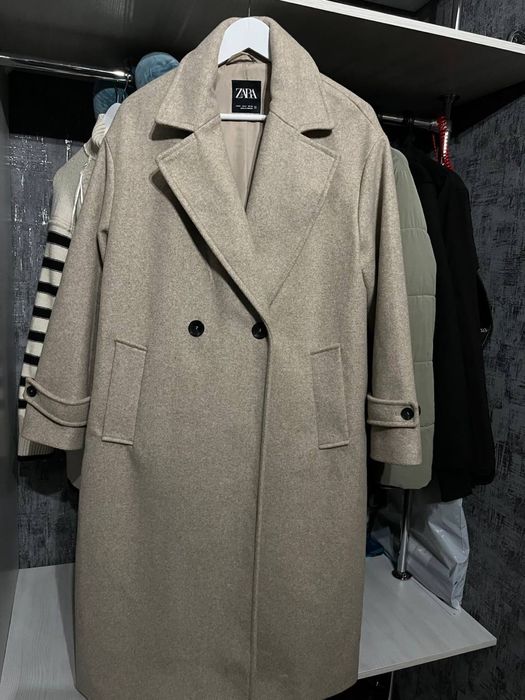 Жіноче пальто Zara розмір M