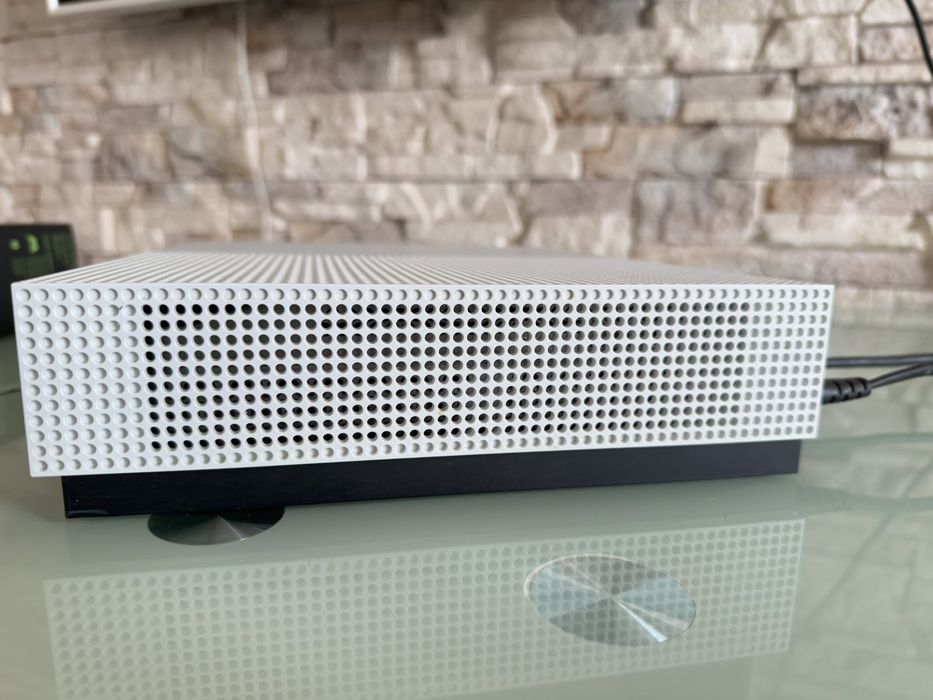 Xbox one S 1 TB.