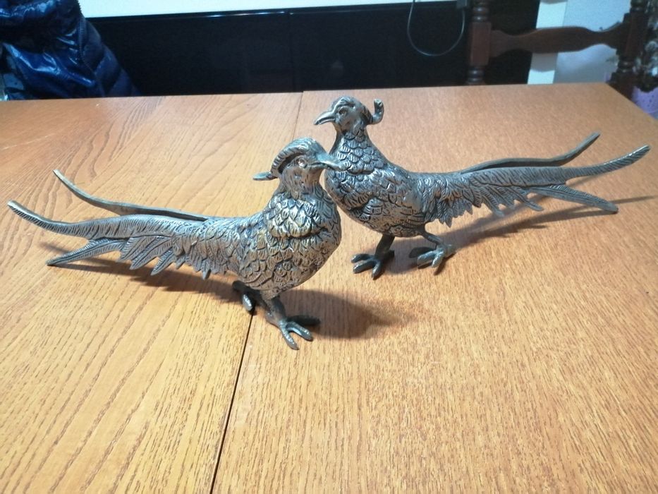 Casal de faisões em metal prateado