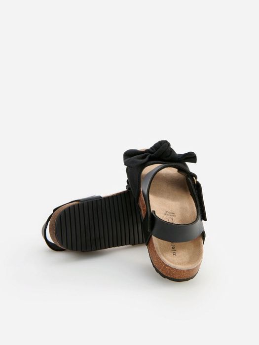 Дитячі босоніжки фірми reserved