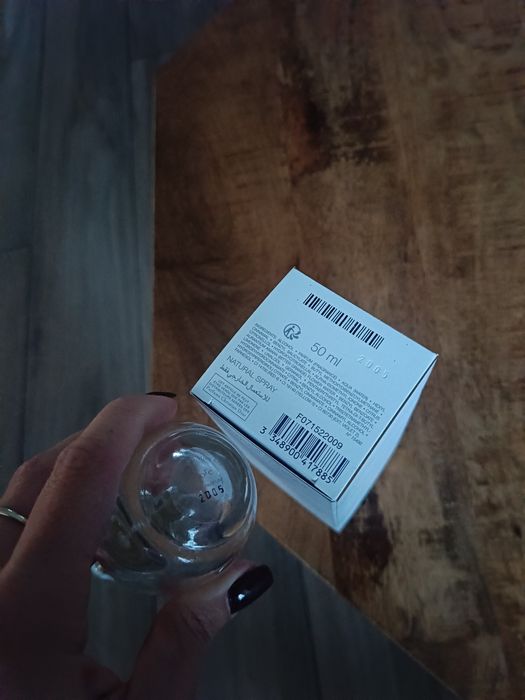 Flakon i kartonik po perfumie Dior Jadore