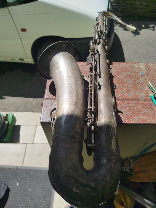 Продам саксофон на реставрацію.